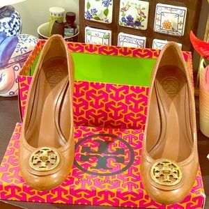 Tory Burch tan leather shoes